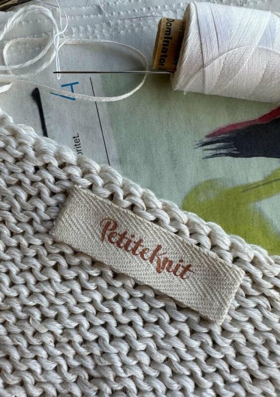 PetiteKnit Färgglad Tygetikett